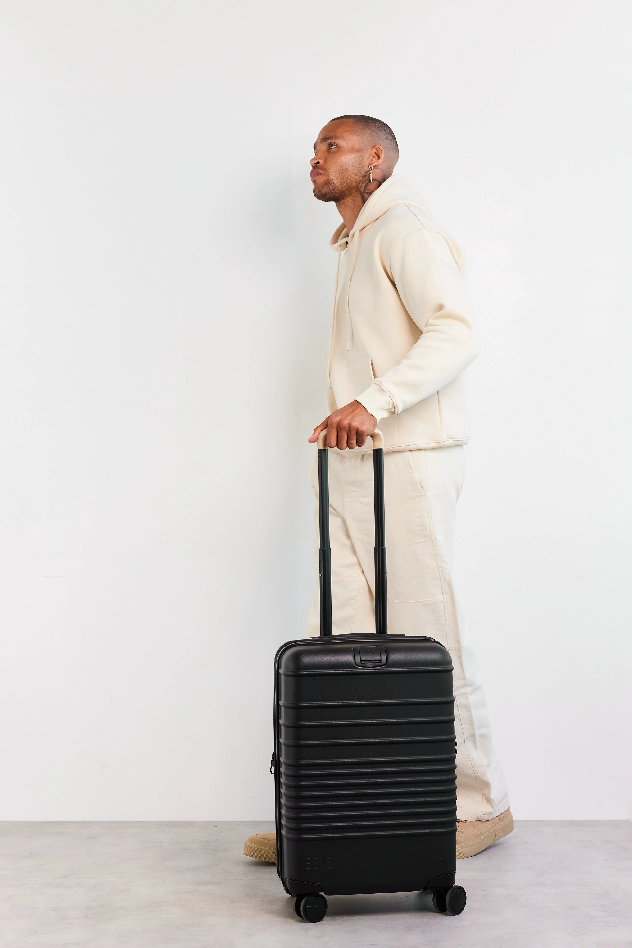 The Carry-On Roller in Black - Image 3