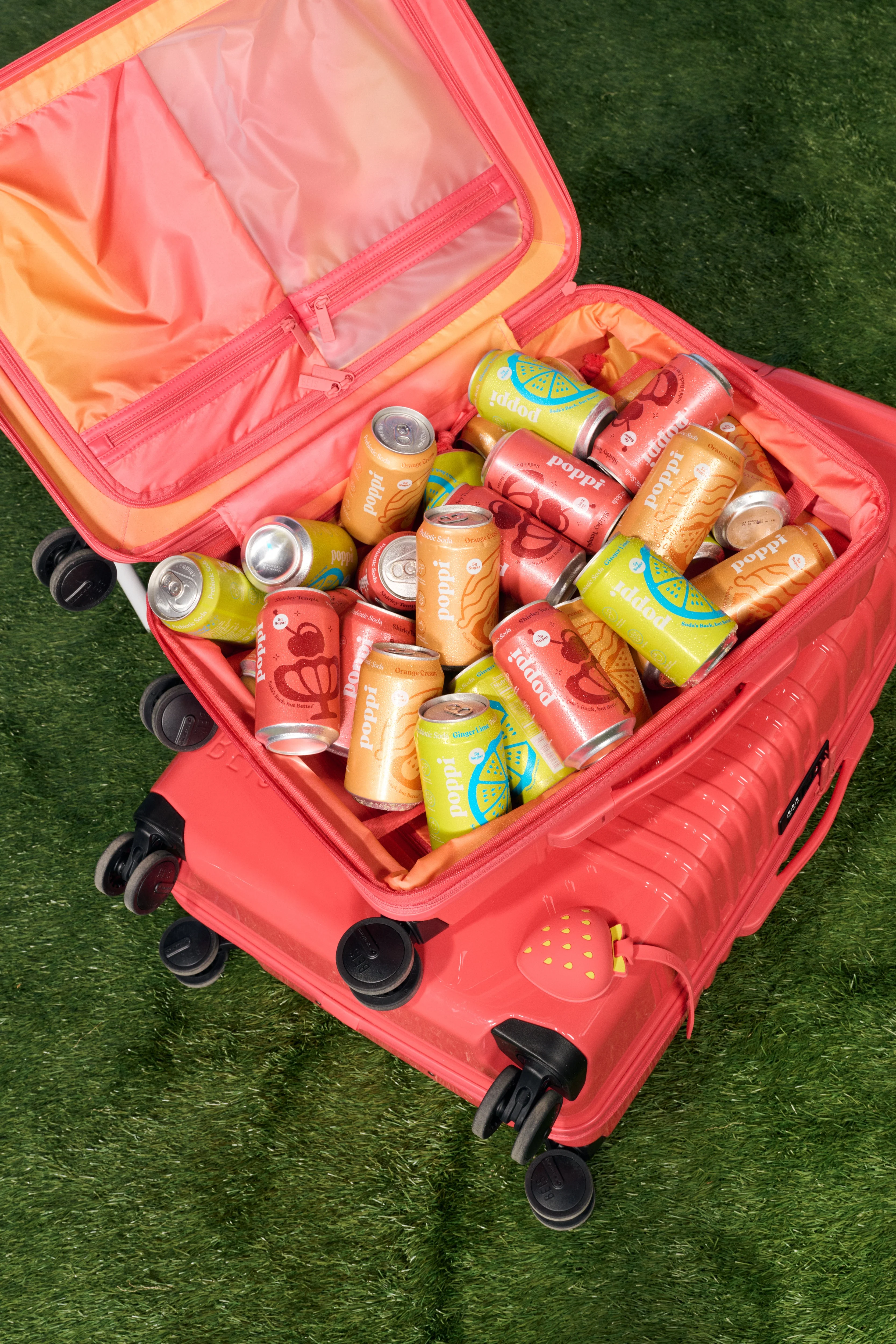 BÉIS x poppi The Carry-On Roller in Glossy Fruit Punch - Image 3