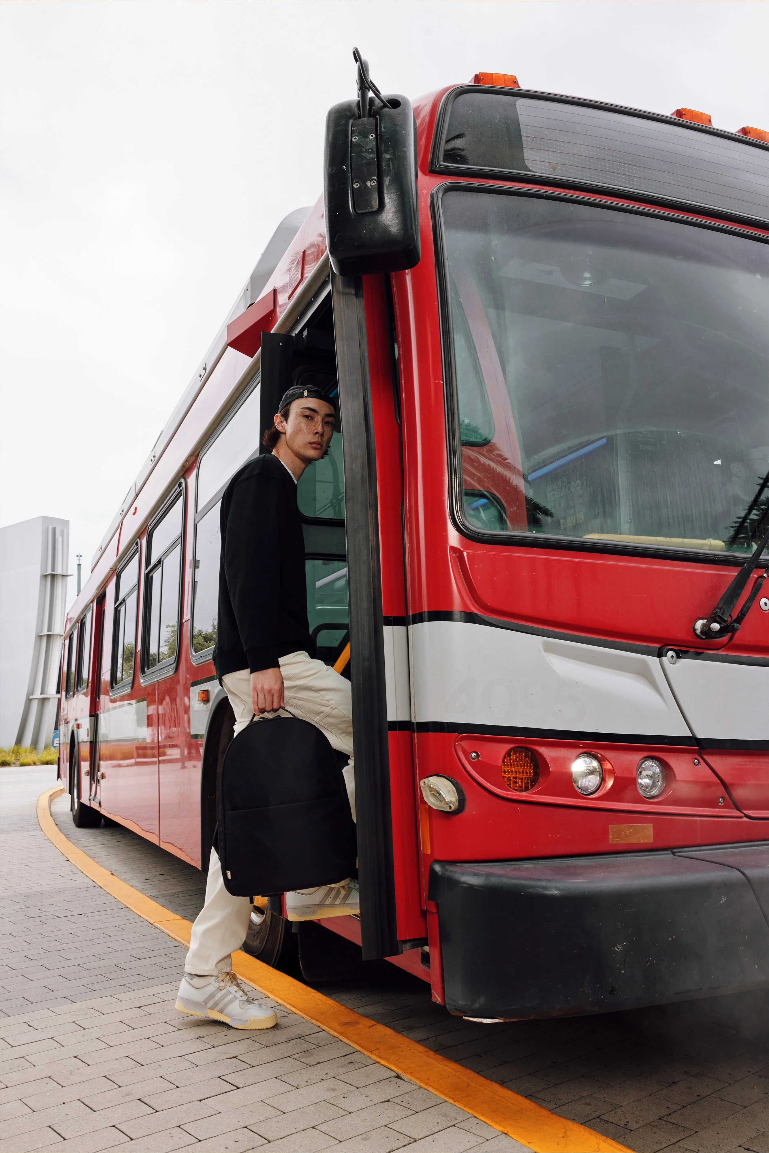 The Commuter Backpack in Black - Image 9