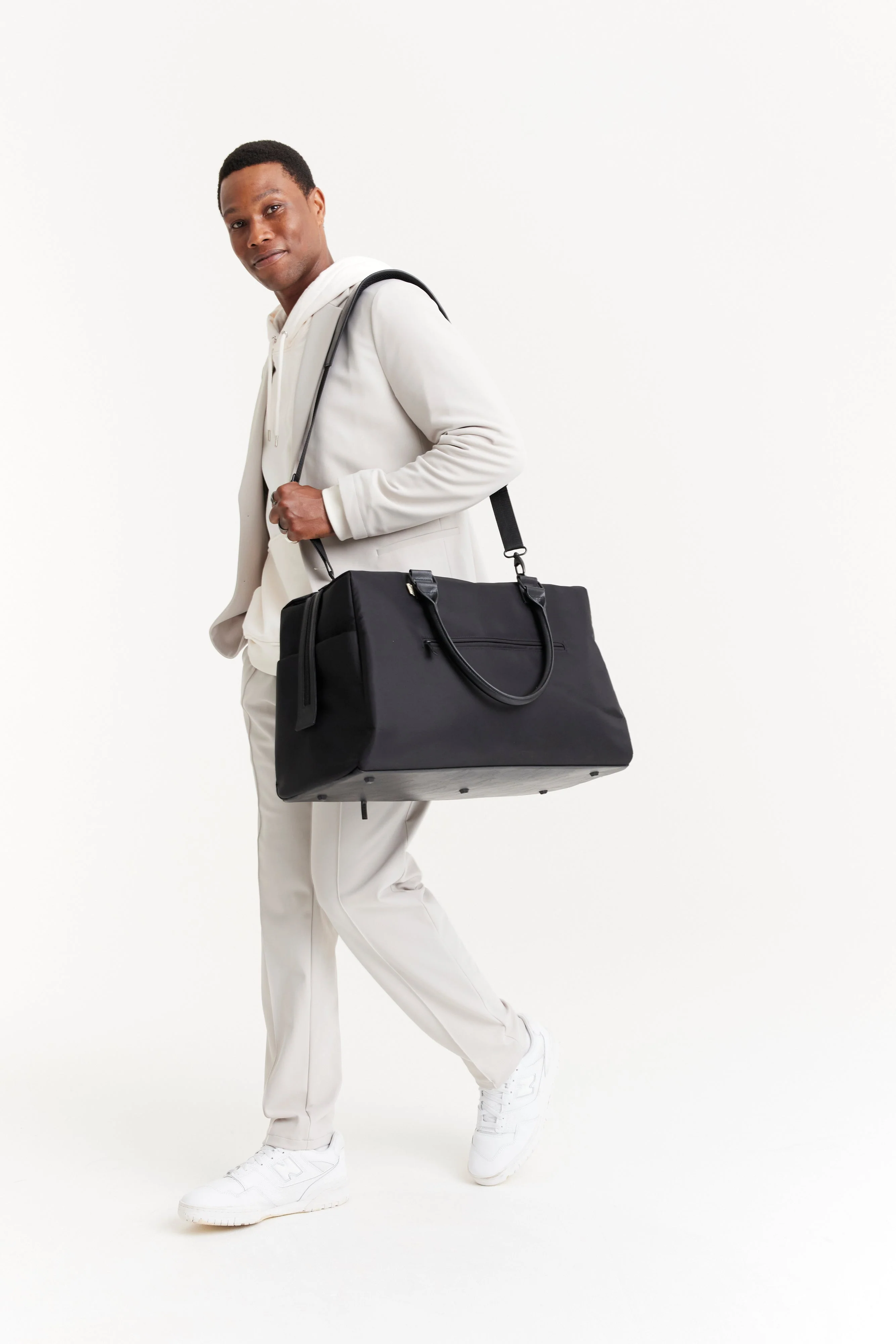 The Commuter Duffle in Black - Image 5