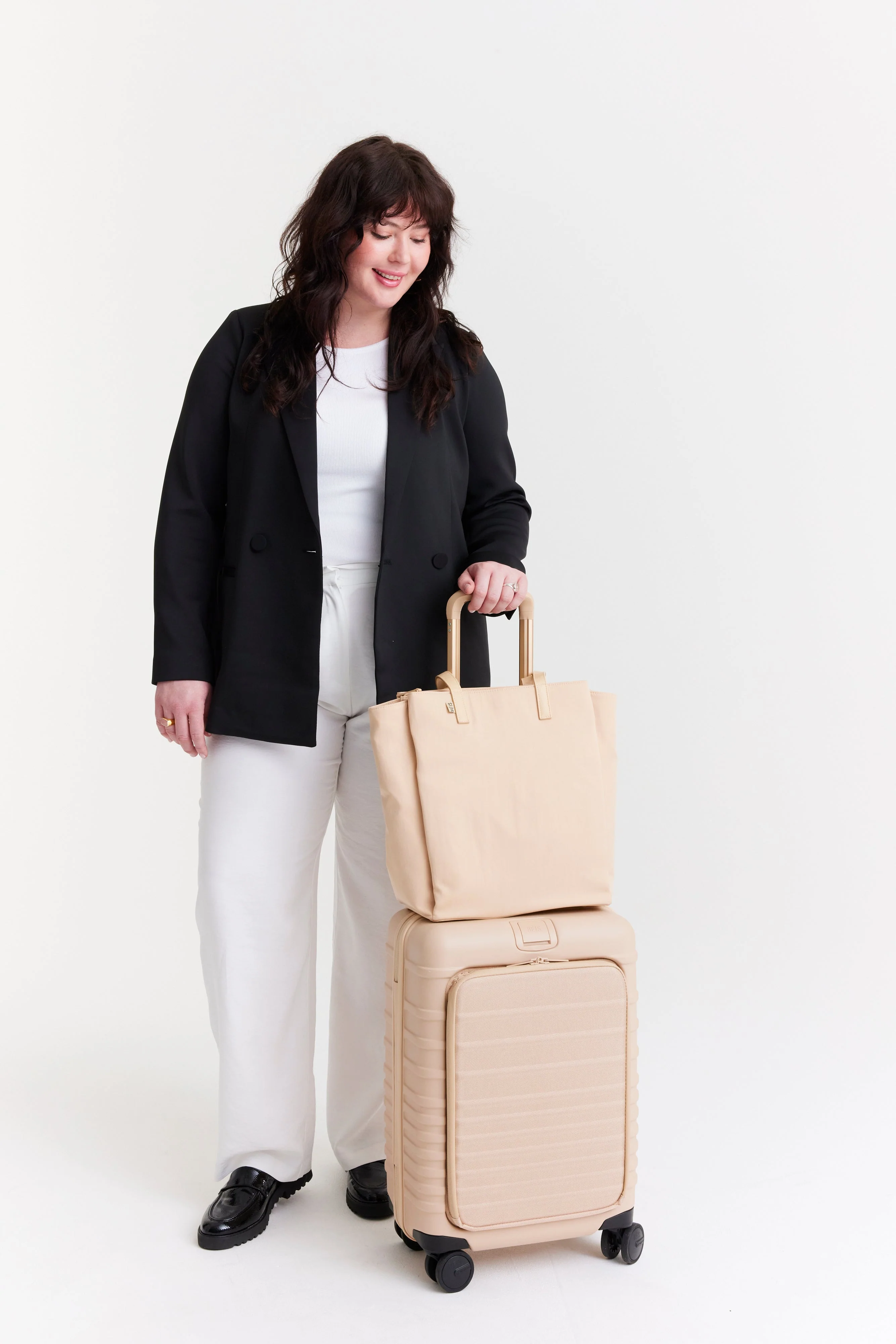 The Commuter Tote in Beige - Image 15