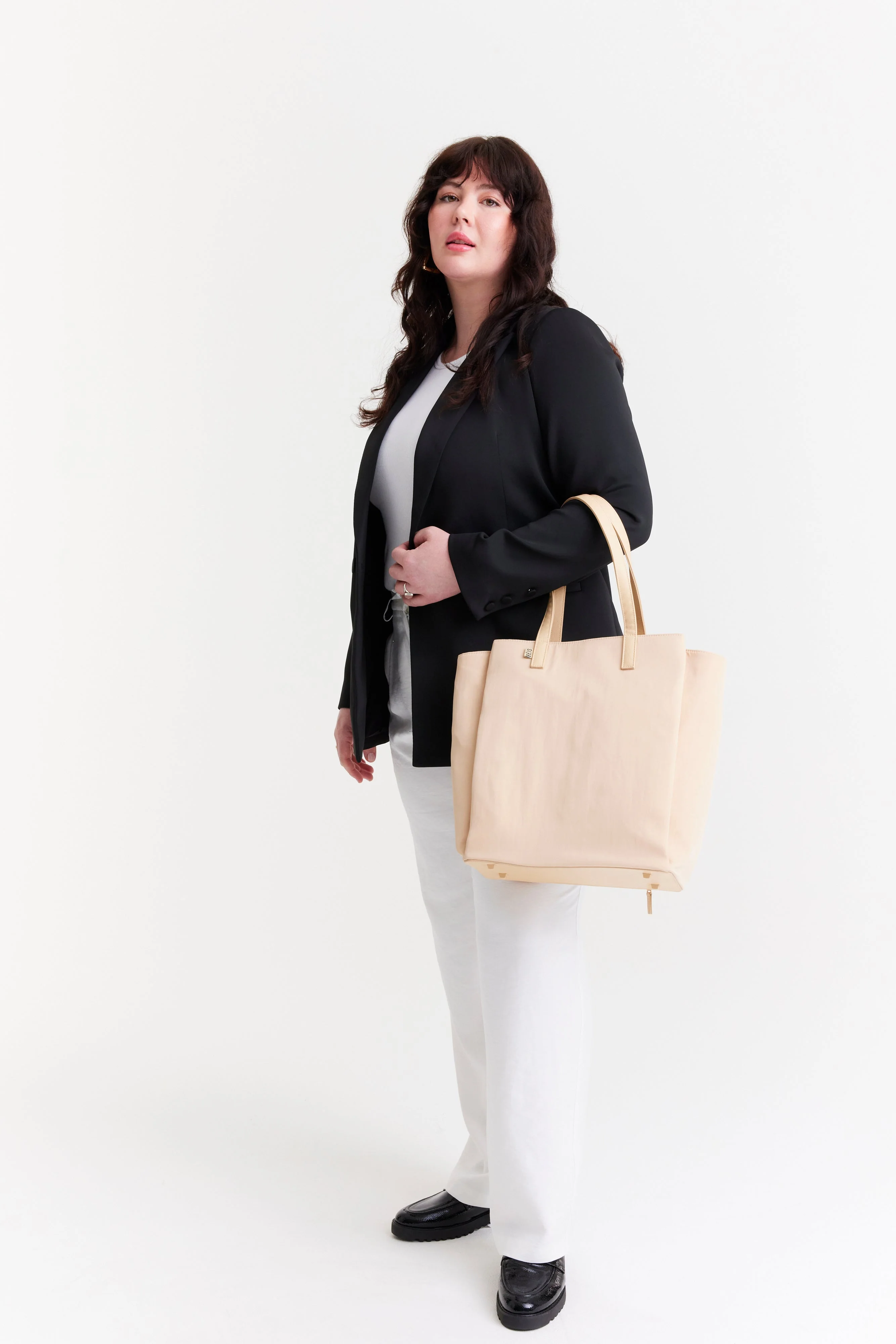 The Commuter Tote in Beige - Image 17