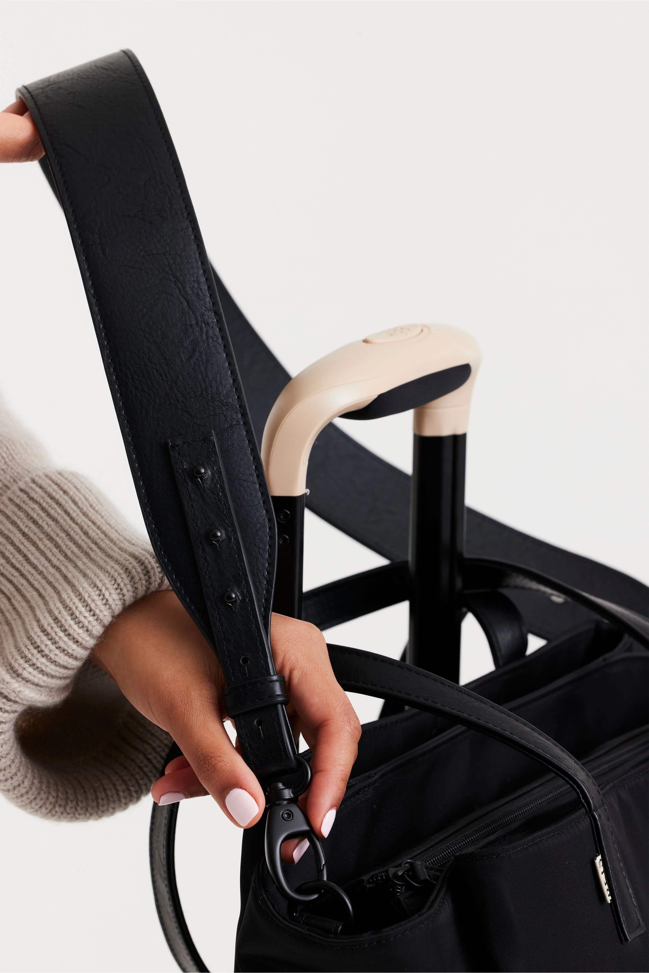 The Commuter Tote in Black - Image 13