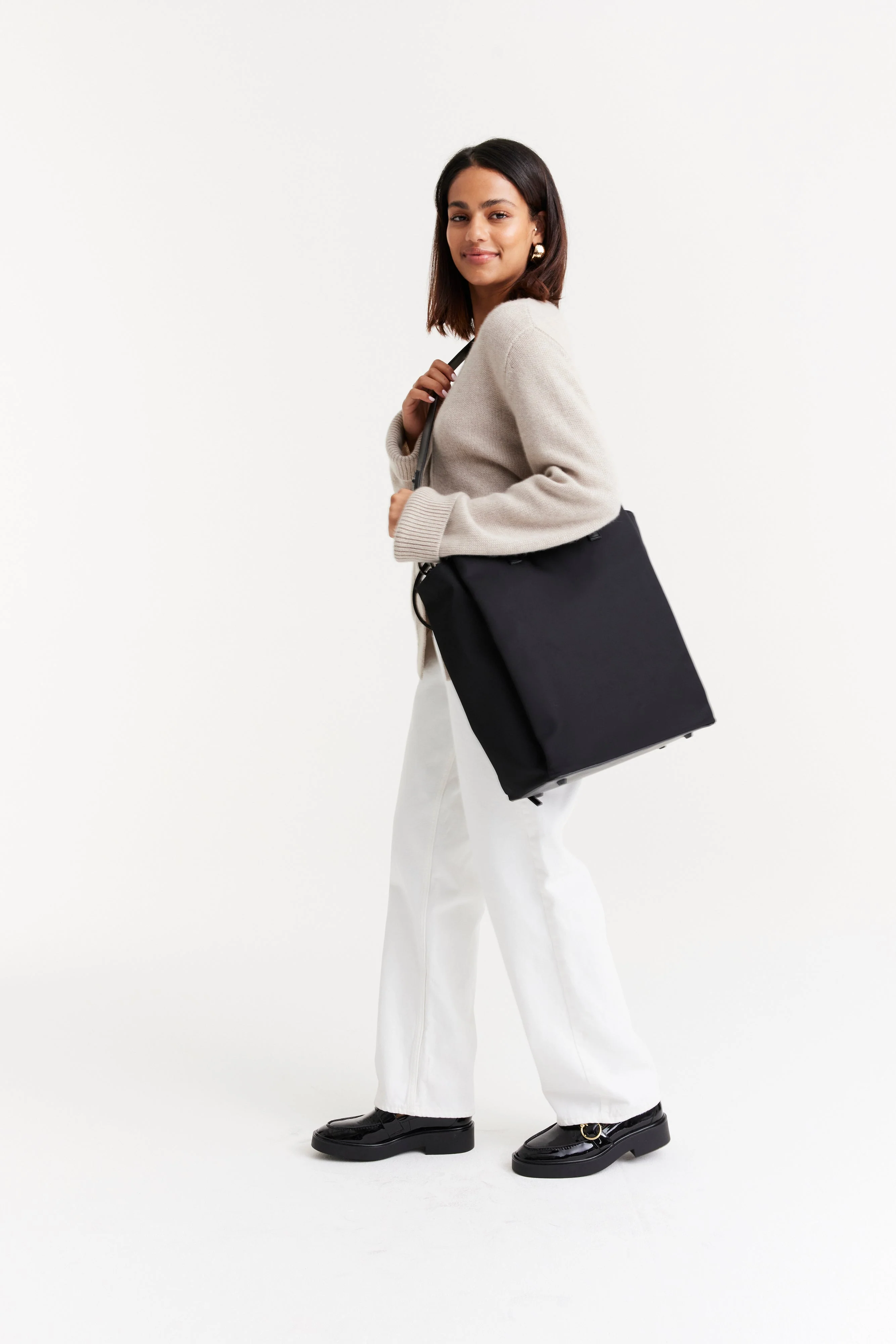 The Commuter Tote in Black - Image 17