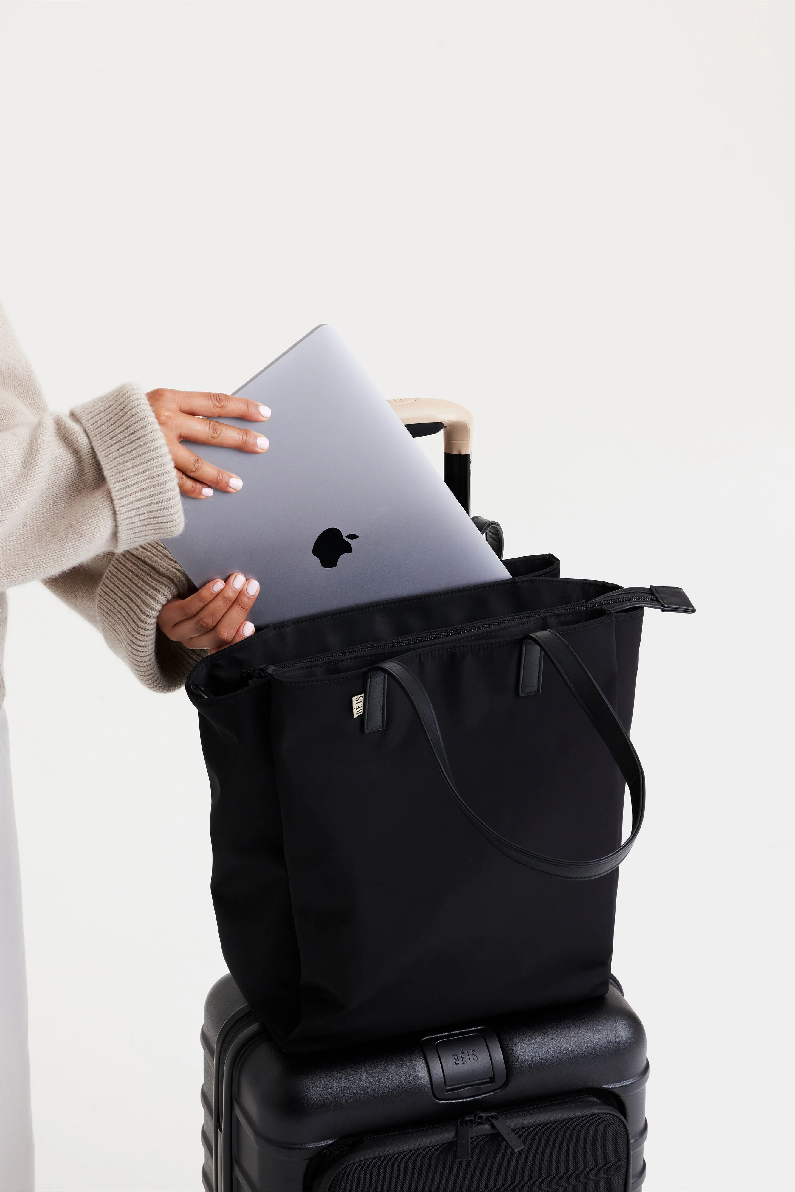 The Commuter Tote in Black - Image 8