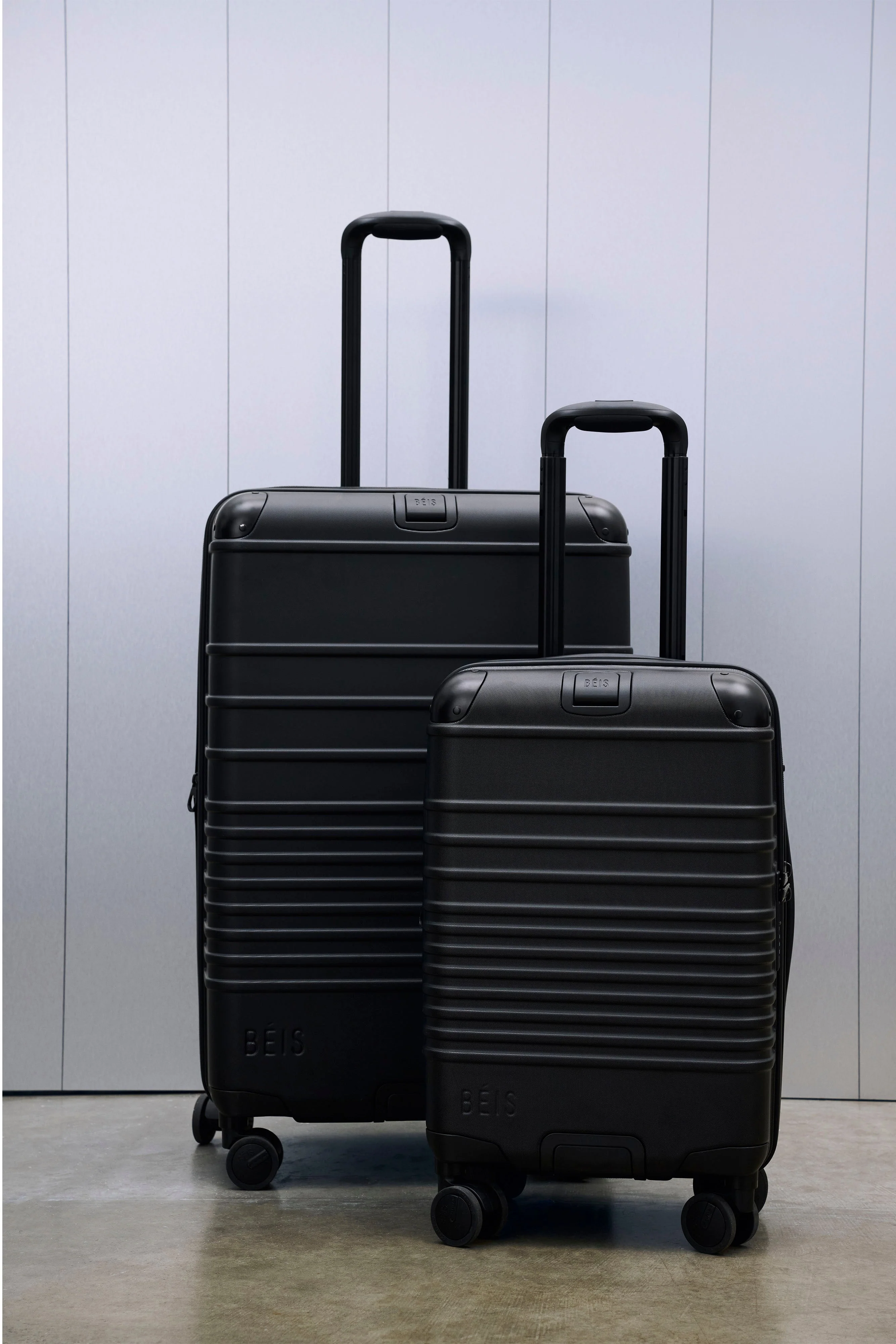 The Hybrid Check-In Roller in Black - Image 4