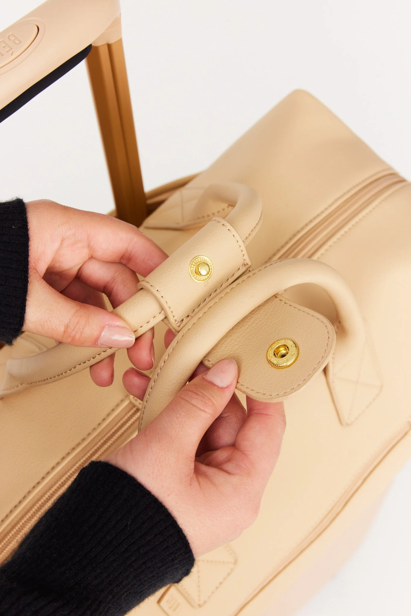 The Premium Duffle in Beige - Image 6