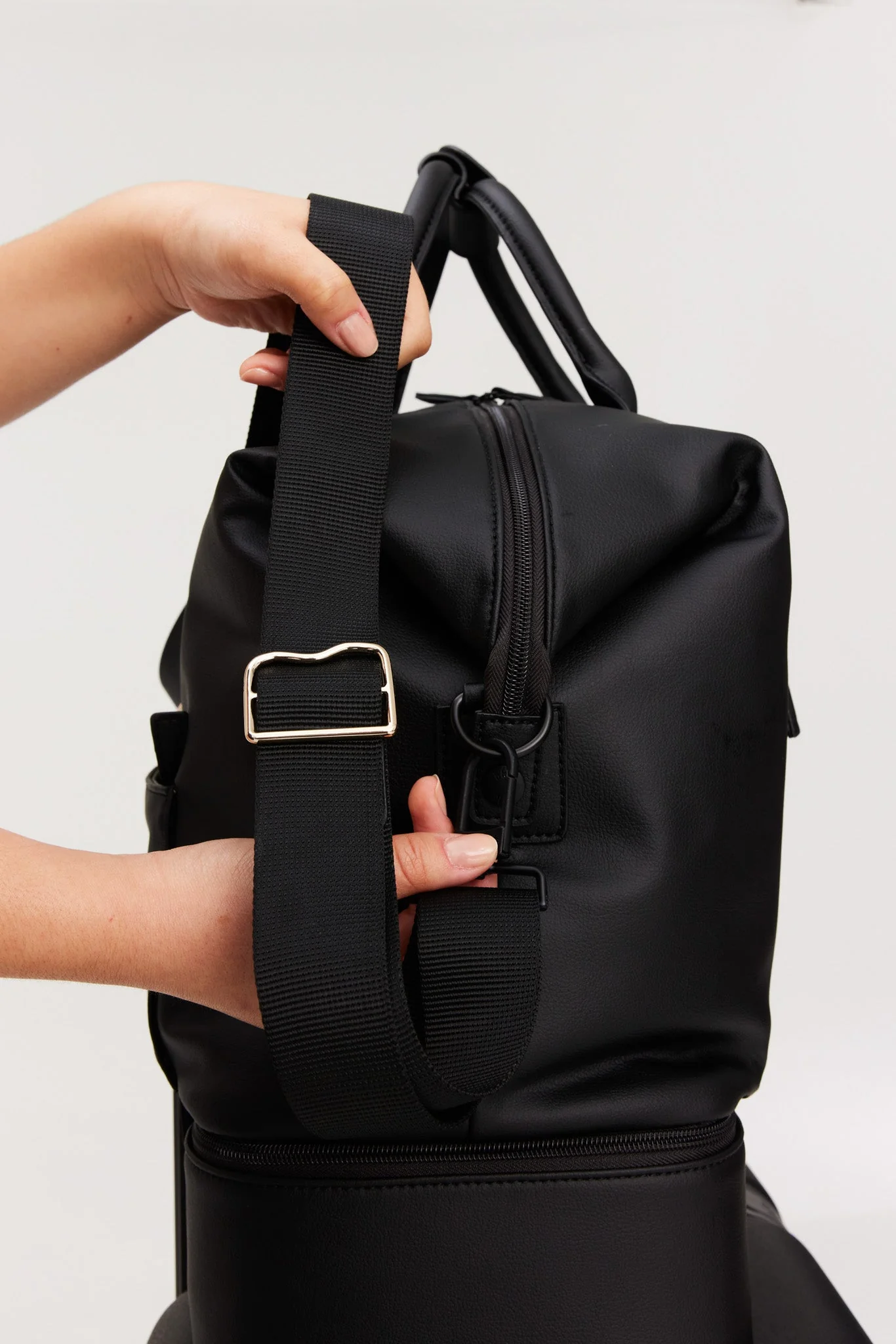 The Premium Weekender in Black - Image 7