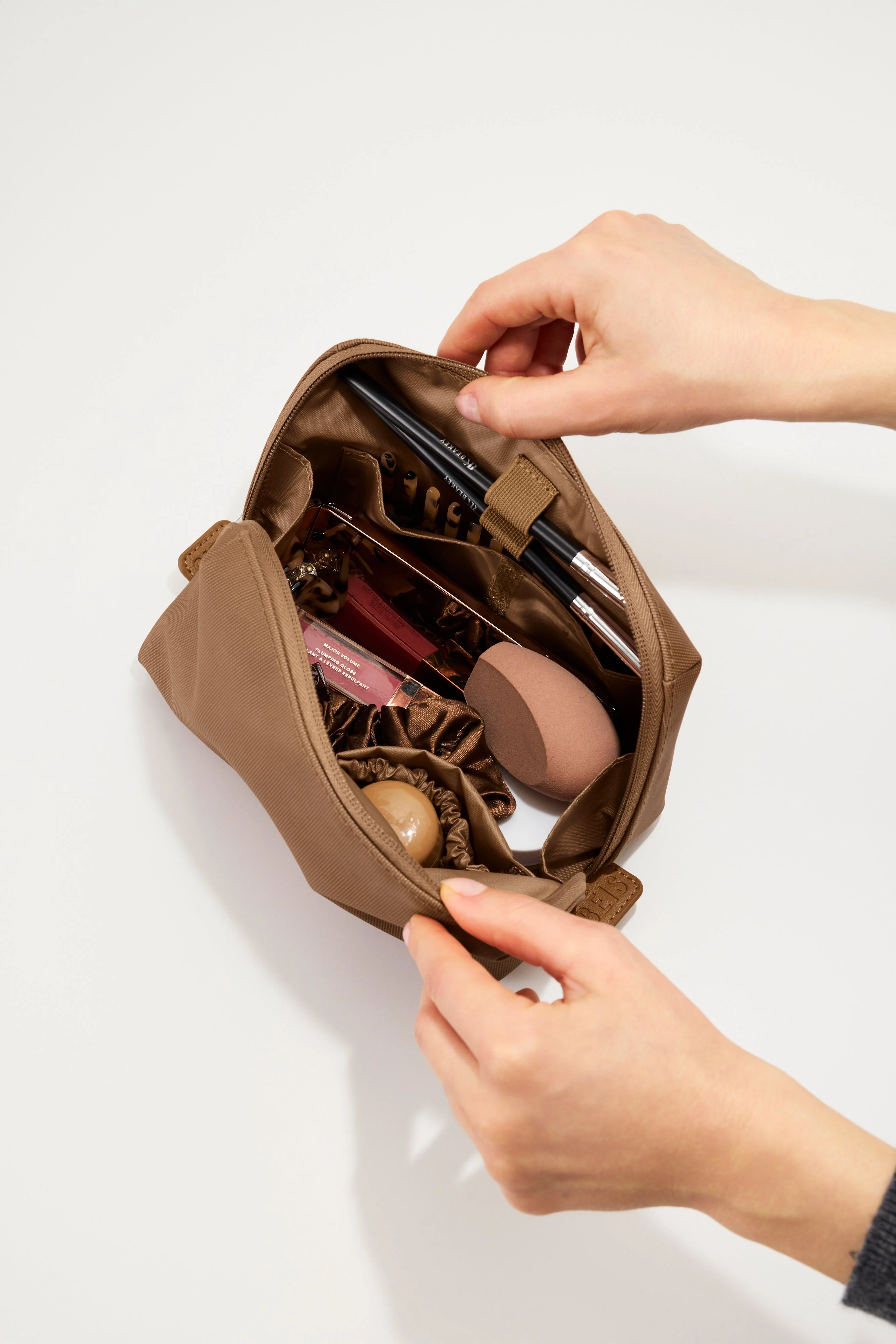 The Small Cosmetic Pouch in Camel - Image 3