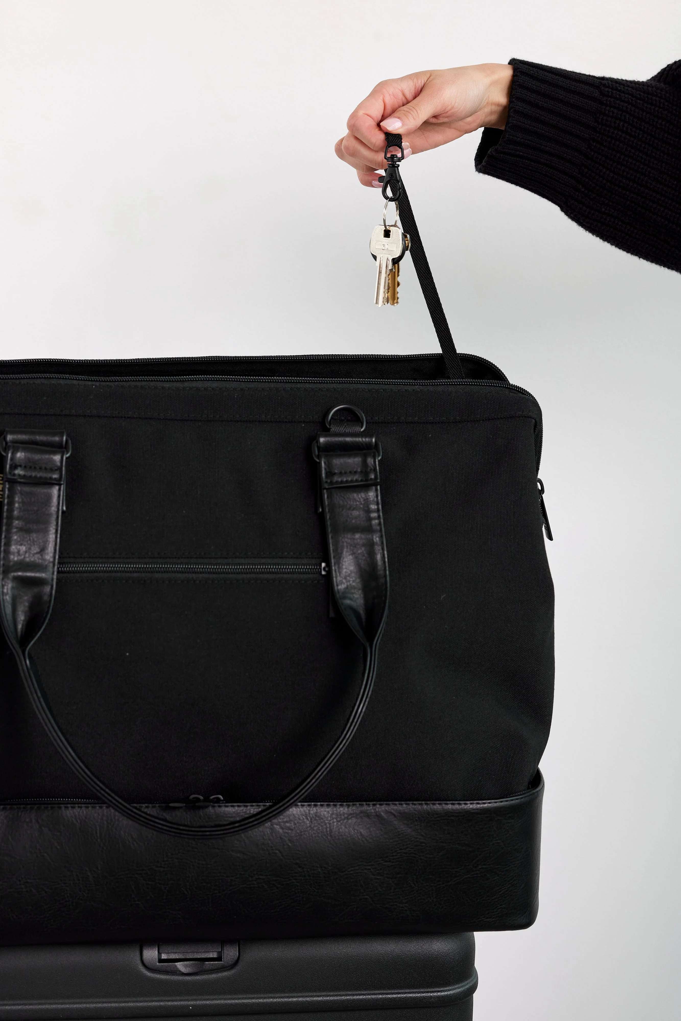 The Weekender in Black - Image 7